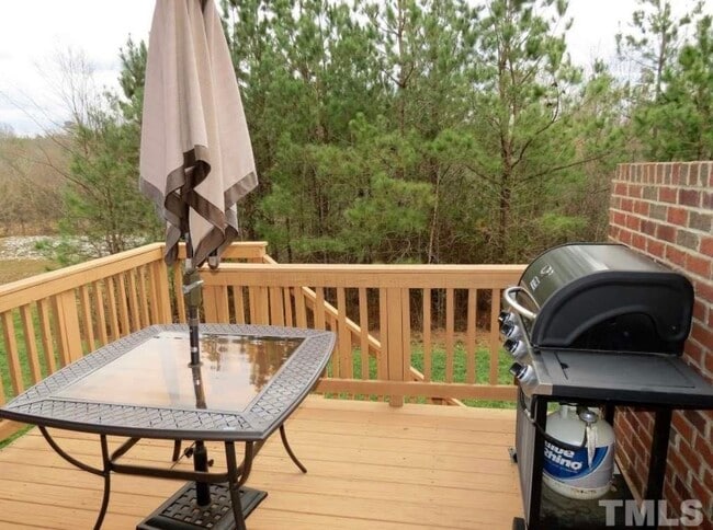 Building Photo - 844 Saratoga Dr