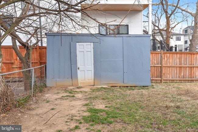 Building Photo - 617 N Wakefield St