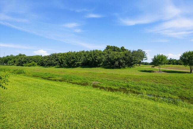 Building Photo - 1805 Whitebriar Dr