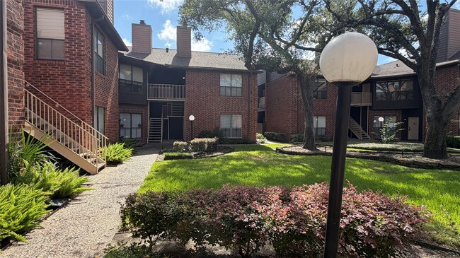 Building Photo - 3100 Walnut Bend Ln