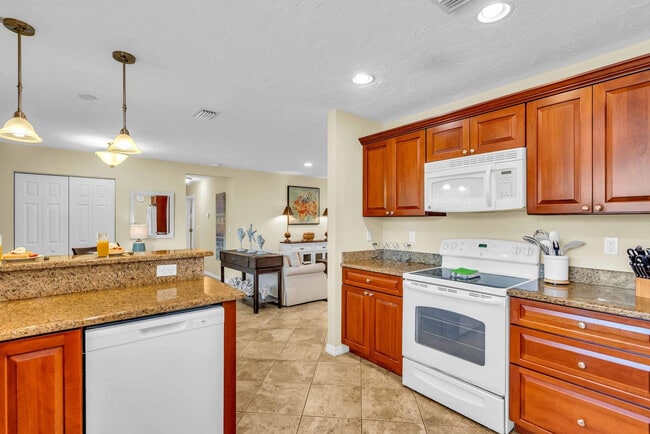 Building Photo - 2852 Gulf Gate Dr
