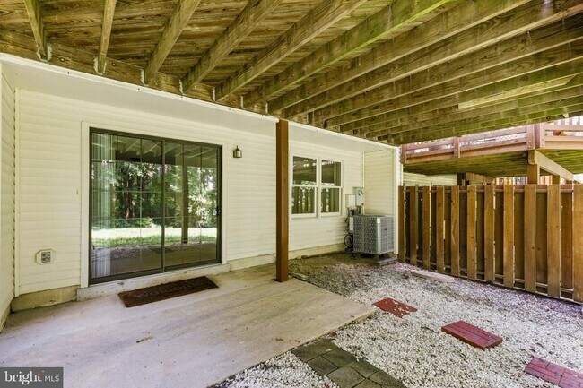 Building Photo - 7937 Valleyfield Dr