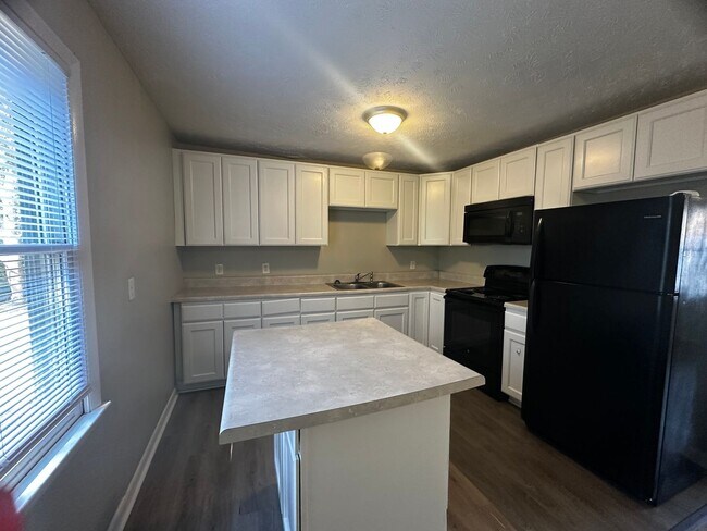 Building Photo - 6337 Paddington Ct