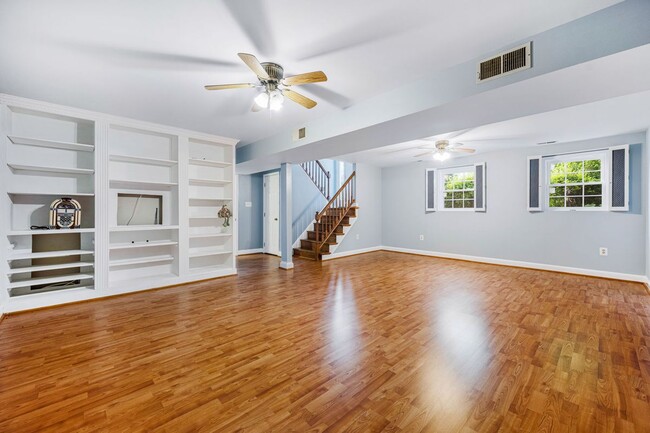 Building Photo - 11821 Sinclair Ln