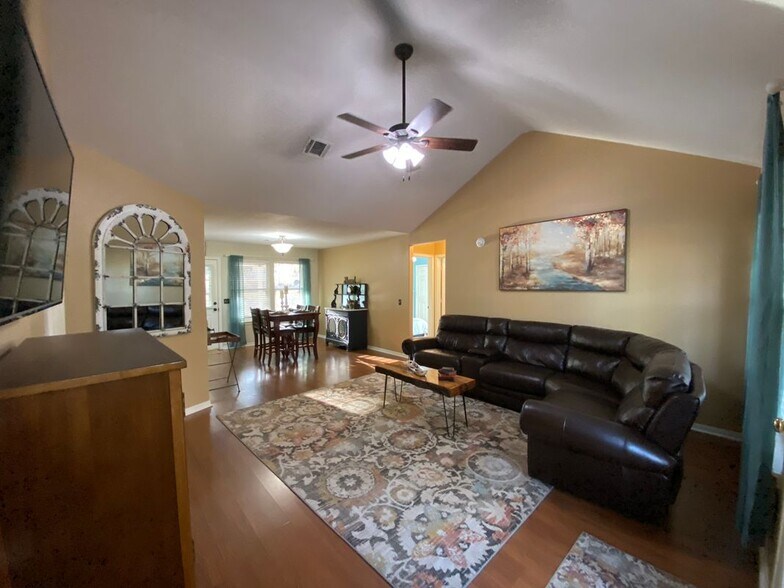 Building Photo - 254 E Sunset Dr