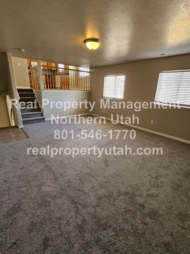 Building Photo - 4 Bedroom 3 Bath Ogden Home Available