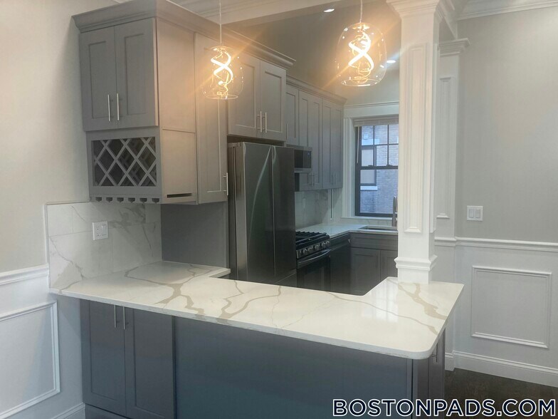 Building Photo - 1572 Commonwealth Ave