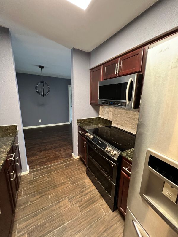 Building Photo - 9700 Leawood Blvd