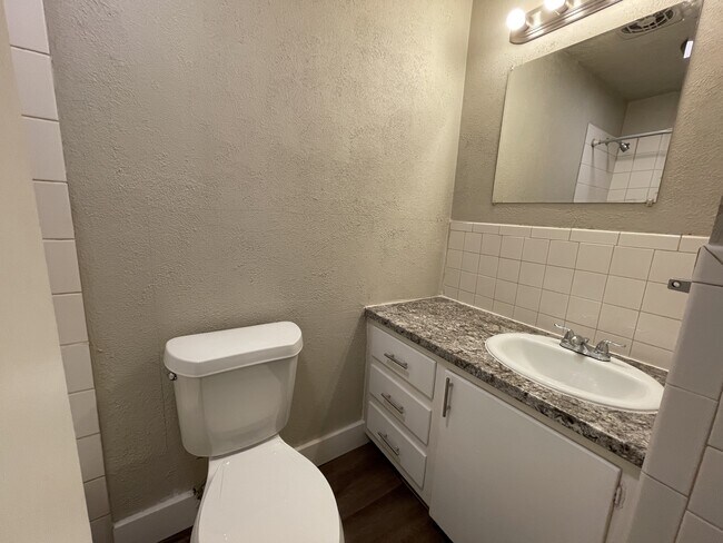 Building Photo - 606 Bangor Ave