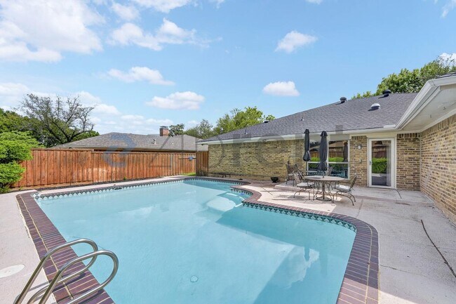 Building Photo - 2501 Bluffton Dr