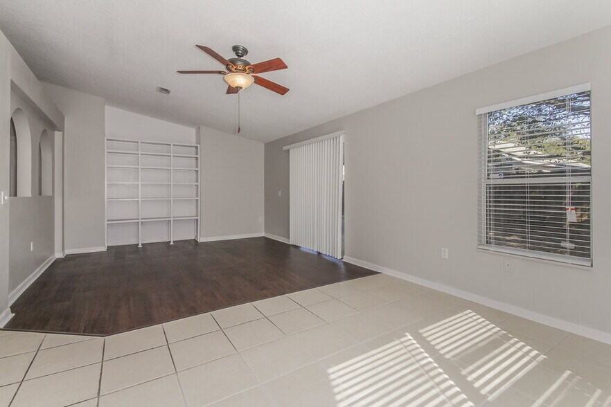 Building Photo - 12814 Lake Vista Dr