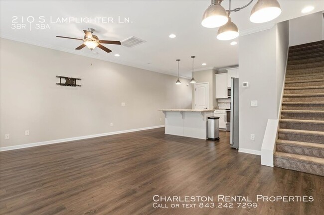Building Photo - 210 S Lamplighter Ln