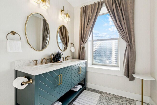 Building Photo - 1725 Robert C. Blakes Sr. Dr