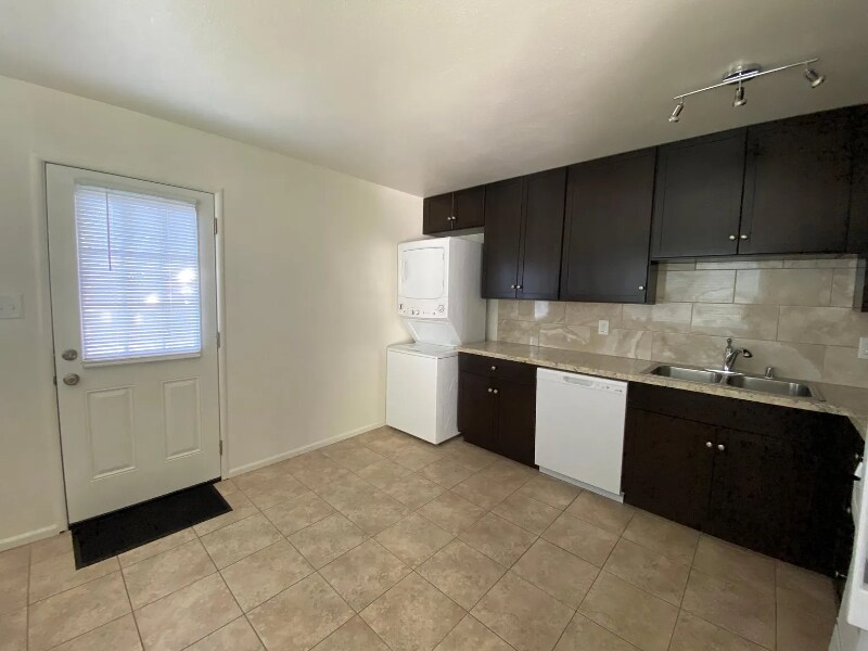 Building Photo - 775 Leonard St