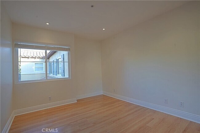 Building Photo - 16 Savona Ct