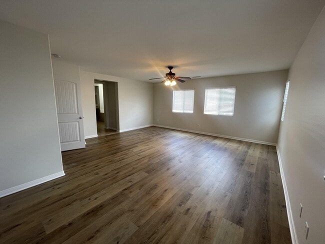 Building Photo - 37280 Parkway Dr