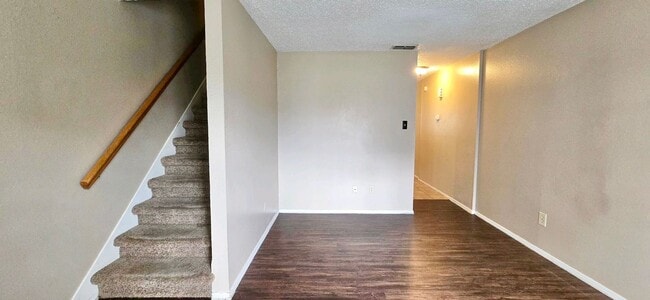 Building Photo - Tammy Lynn Dr Duplex