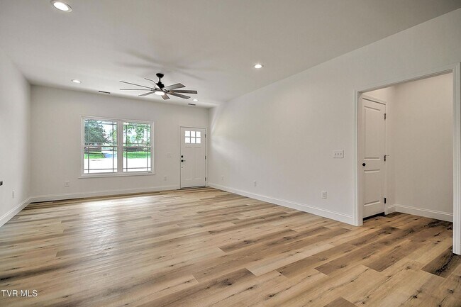 Building Photo - 703 Swadley Rd