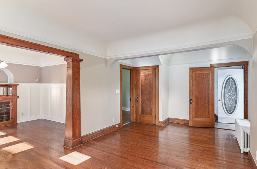 2nd Floor Living03 - 1821 E Olive St