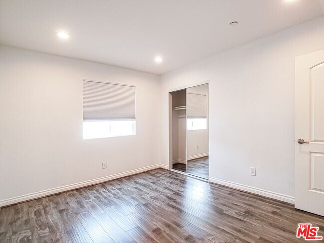 Building Photo - 963 Wilton Pl