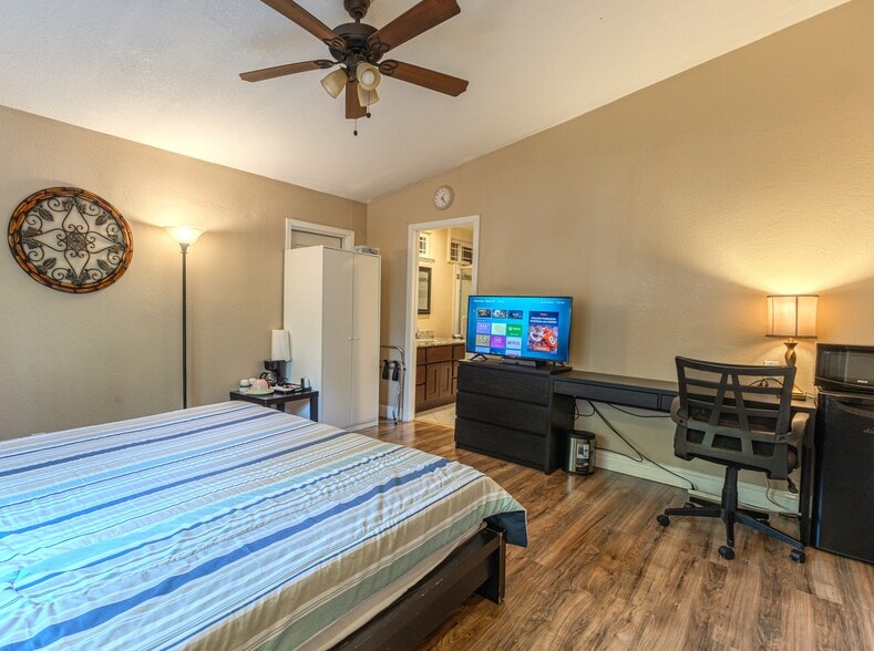 Unit 2 - 4944 Narvaez Ave