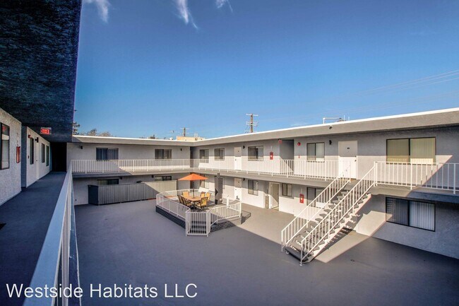 Building Photo - 17211 Chatsworth St