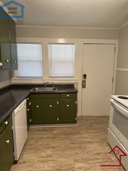 Building Photo - 3201 E 36th St