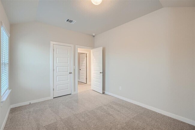 Building Photo - 105 Appleberry Ln