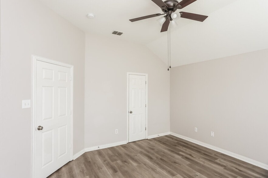 Building Photo - 205 S Chestnut St