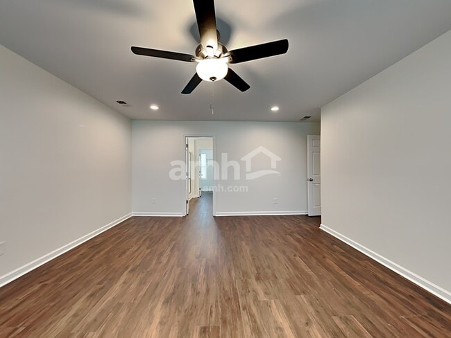 Building Photo - 422 Lions Den Dr