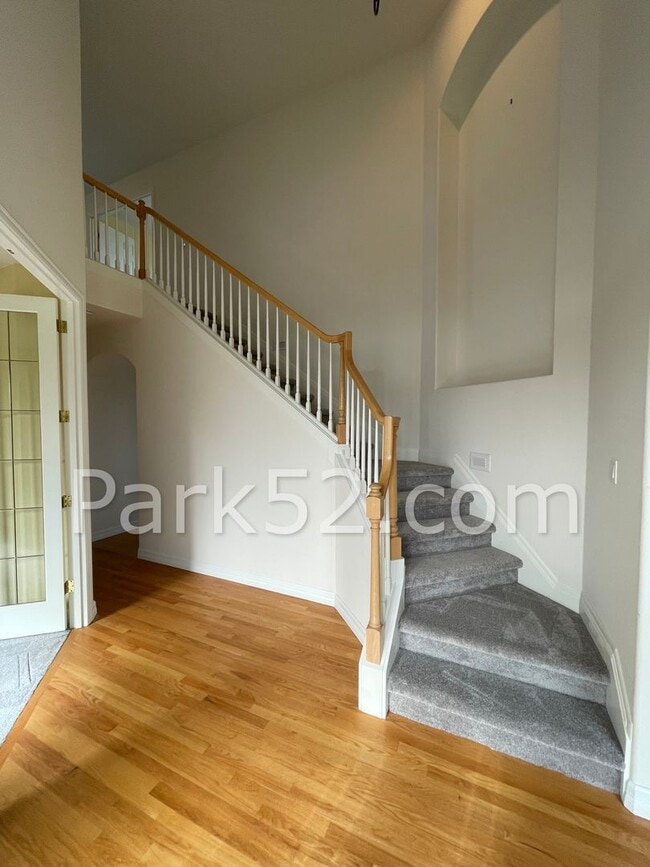 Building Photo - $500 Off 1st Full Month!  Browns Point NE ...