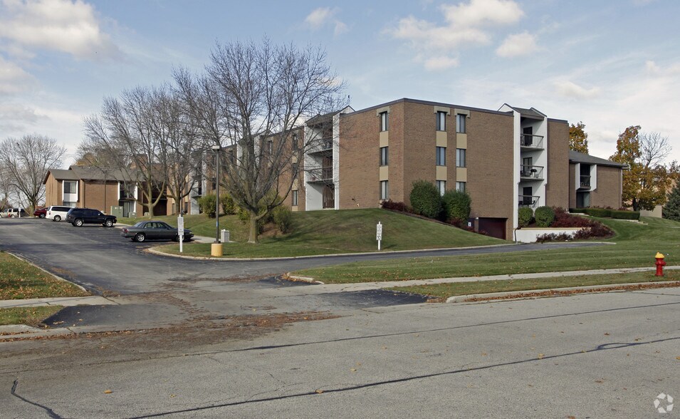 Park Plaza Apartments 8901 N Park Plaza Ct Brown Deer WI 53223