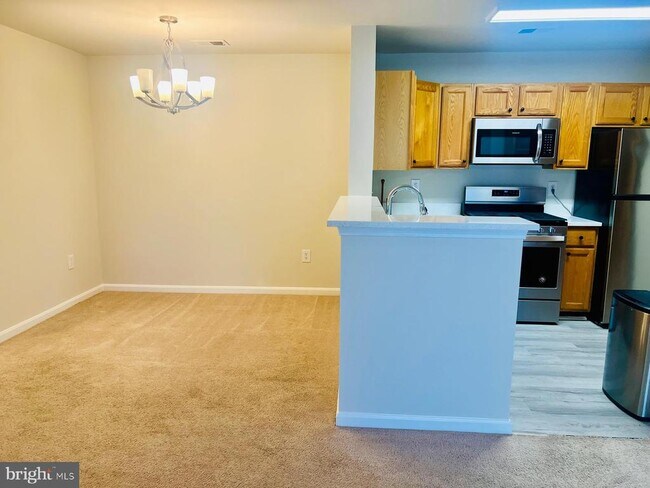 Building Photo - 1049 Gardenview Loop
