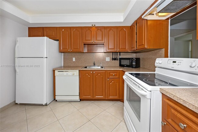 Building Photo - 1300 NE Miami Gardens Dr