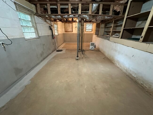 Building Photo - 2185 Enon Rd