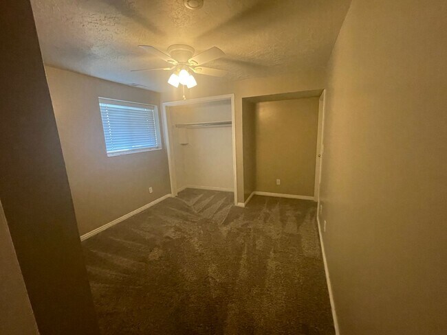 Building Photo - 550 E 250 N