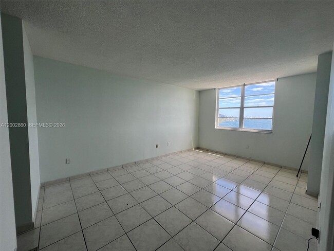 Building Photo - 300 Bayview Dr