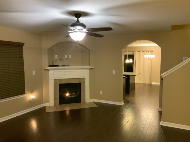 Building Photo - Price Reduction. Chelsea Park!!!  4 Bedroo...