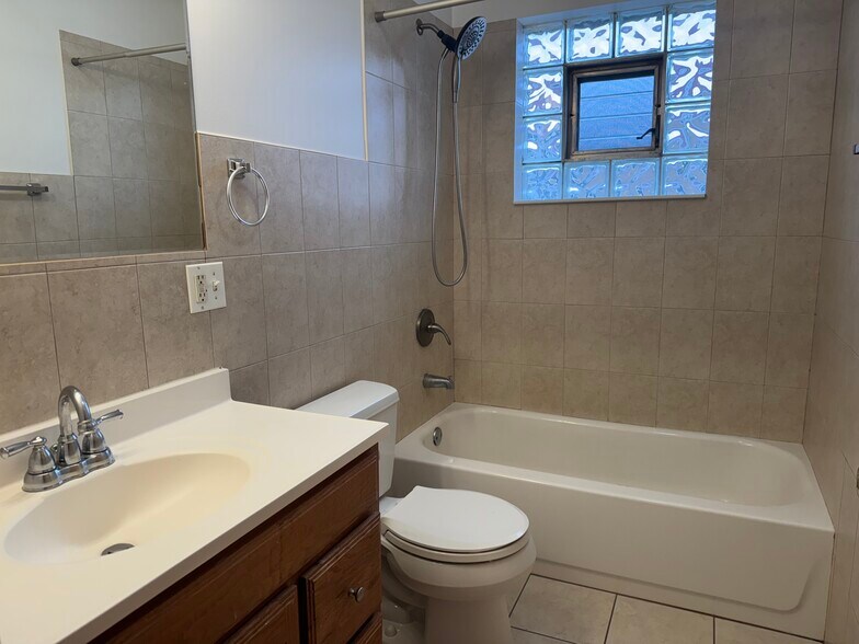 Building Photo - 3311 W Pratt Ave