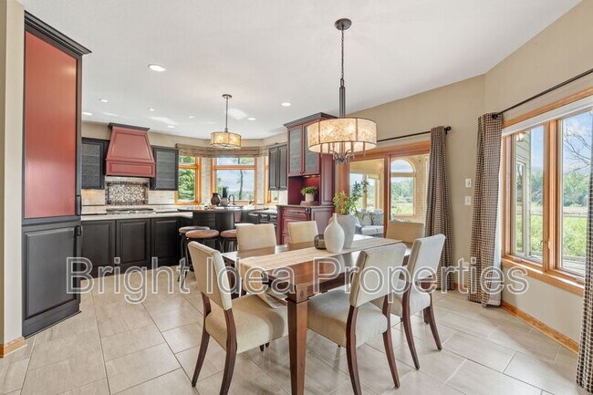 Building Photo - 6210 Deerwood Cir N