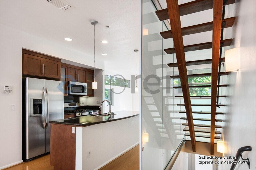 Building Photo - 1332 Powell St