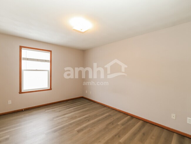 Building Photo - 3042 Bauer Dr