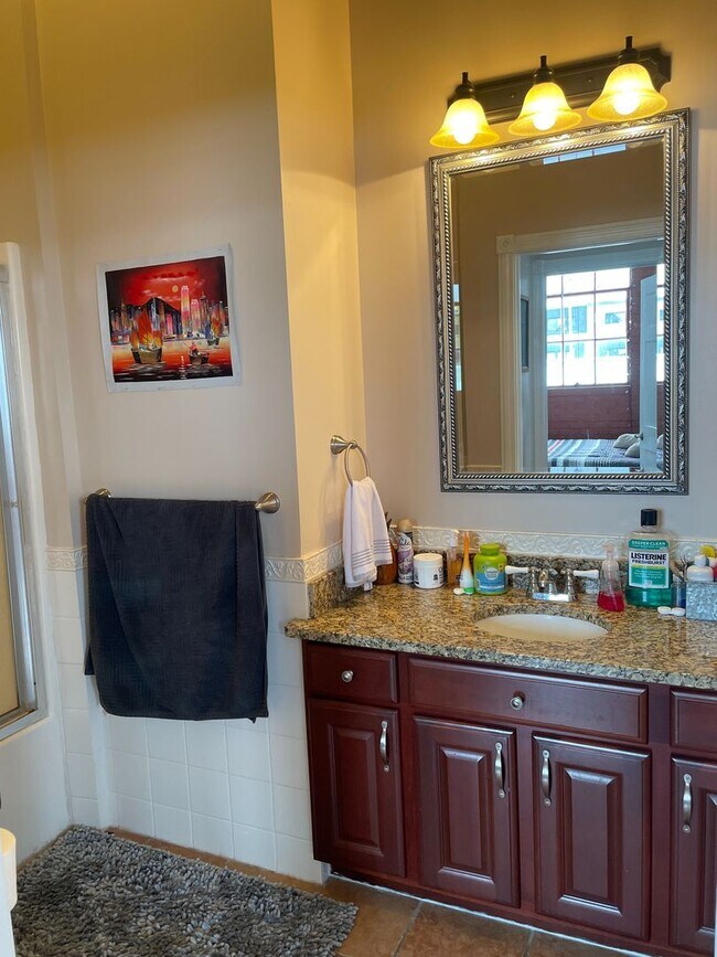 Building Photo - 2 bed 2 bath industrial style apartment *Short Term Rental*