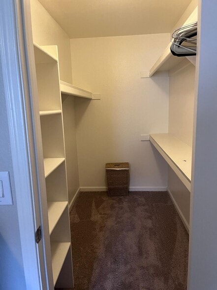 Building Photo - 533 W Guadalupe Rd