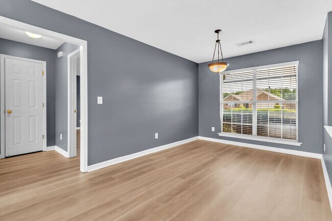 Building Photo - ** 3 Bed 2 Bath located in Cotton Lakes ** Call 334-366-9198 to schedule a self tour