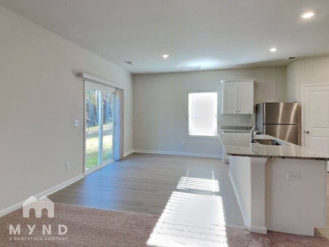 Building Photo - 132 Everglade Wy