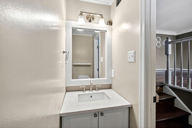 Building Photo - Charming Limestone Hills West Townhome - C...