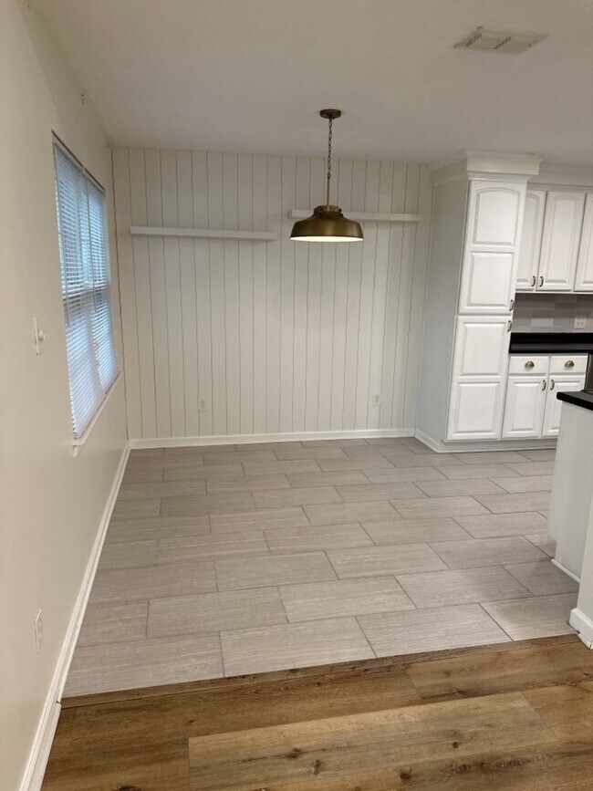 Building Photo - 112 Teal Lake Dr