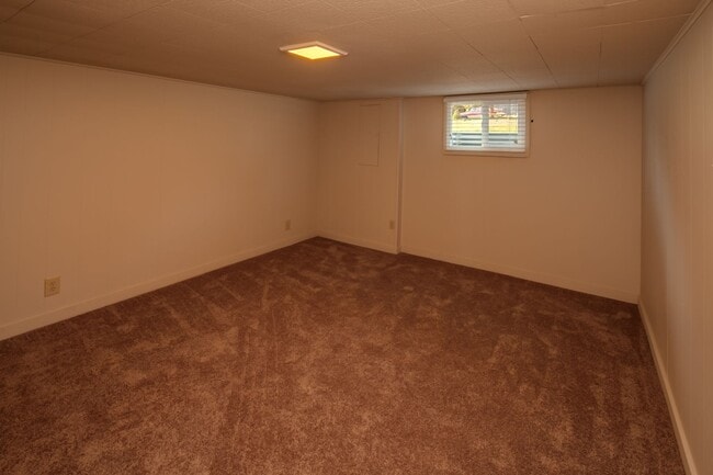 Building Photo - Spacious 7 Bedroom House! Sehome Neighborhood