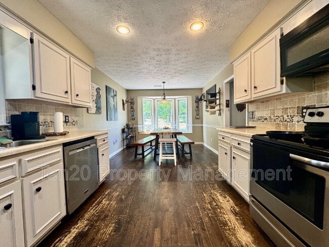Building Photo - 173 Lee Rd 508